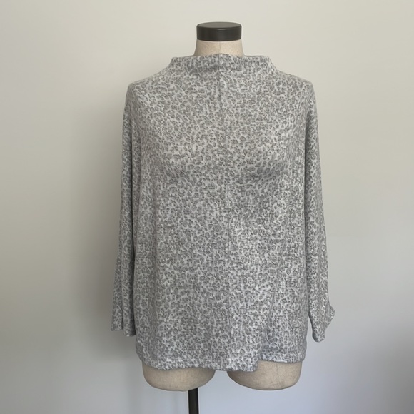 Tops - Banana Republic mock neck shirt